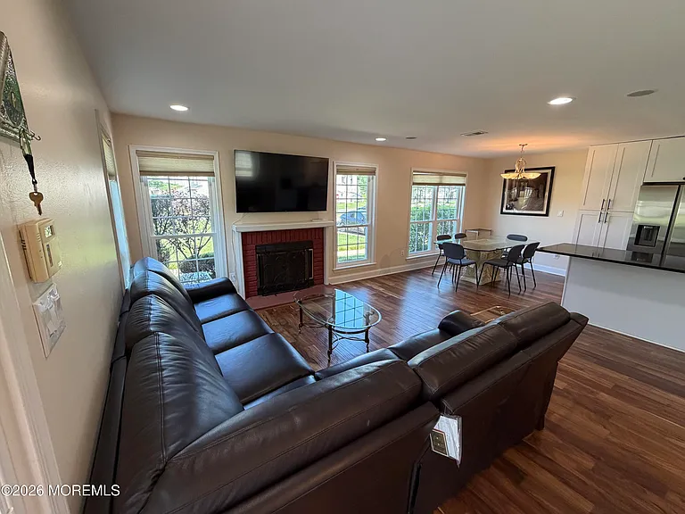337 Devon Pl — Photo 4