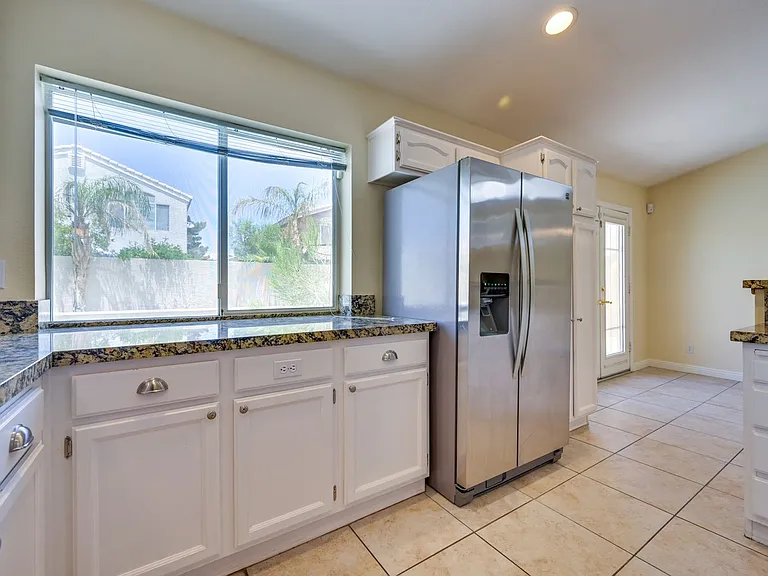 968 E Robindale Rd — Photo 38