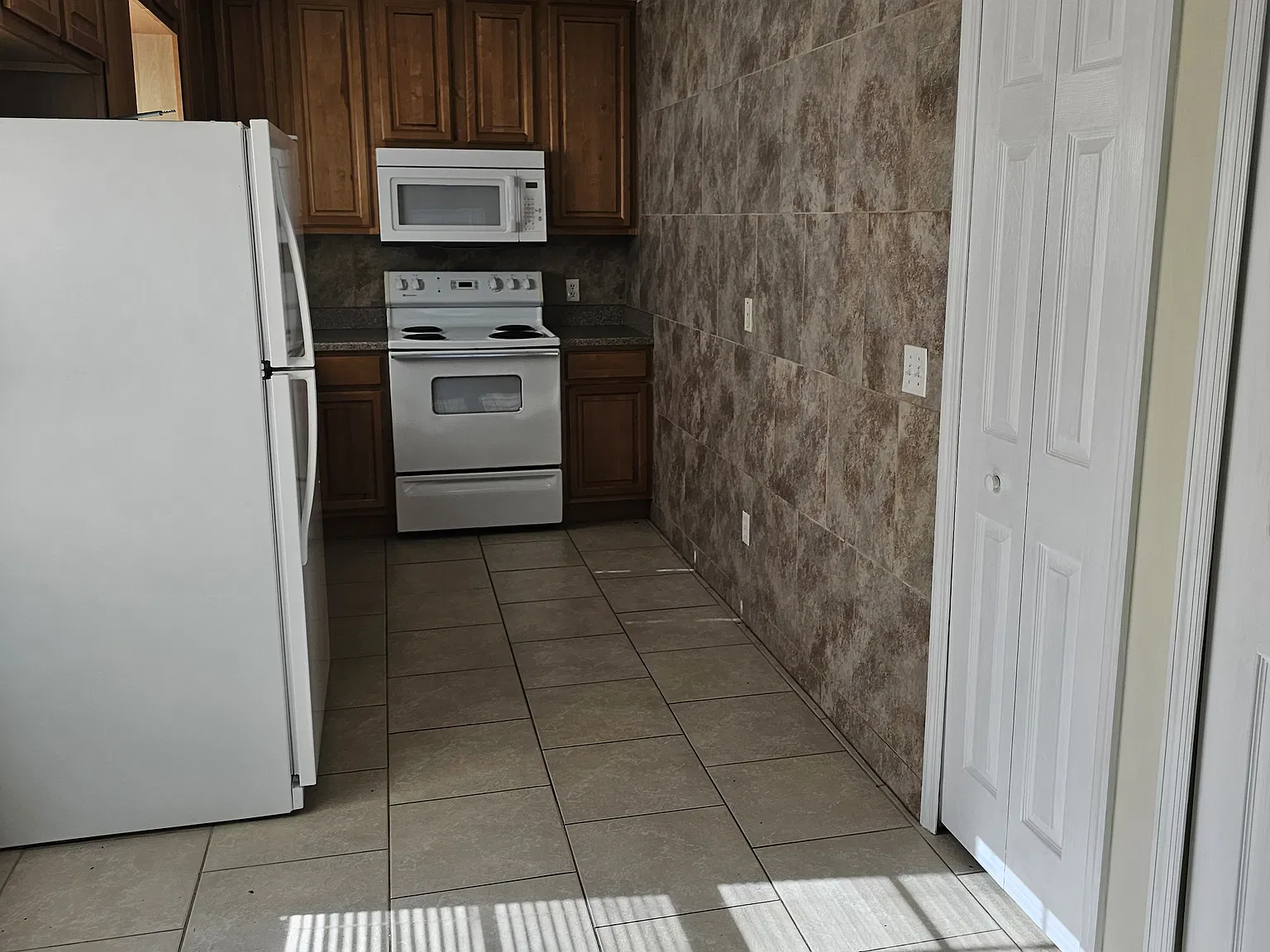 462 Pomont Ave — Photo 2