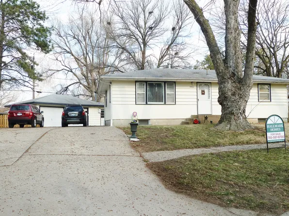 2504 Church Cir, Manhattan, KS 66502