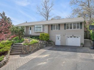 2 Brunswick Rd, Ronkonkoma, NY 11779