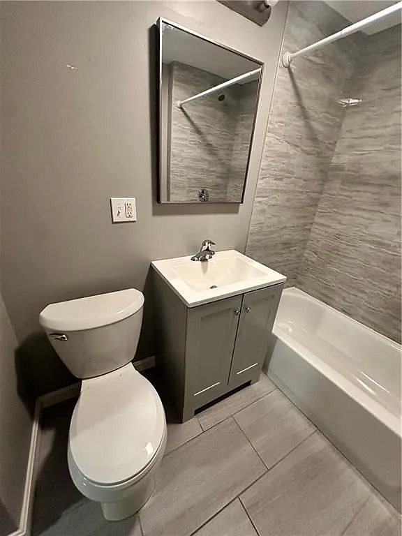 3 bed, 1.0 bath, 1100 sqft, $2,200 — Photo 1