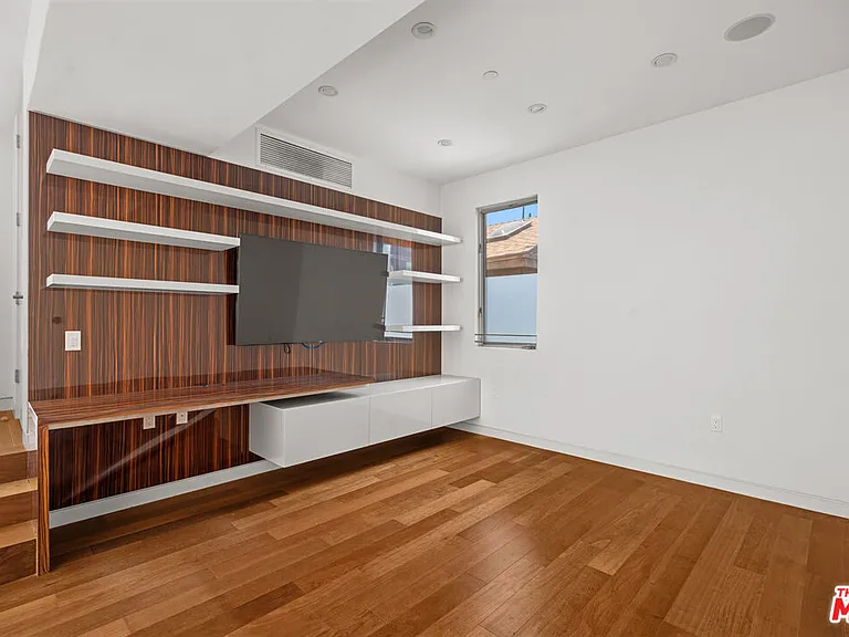 1217 Cabrillo Ave — Photo 23