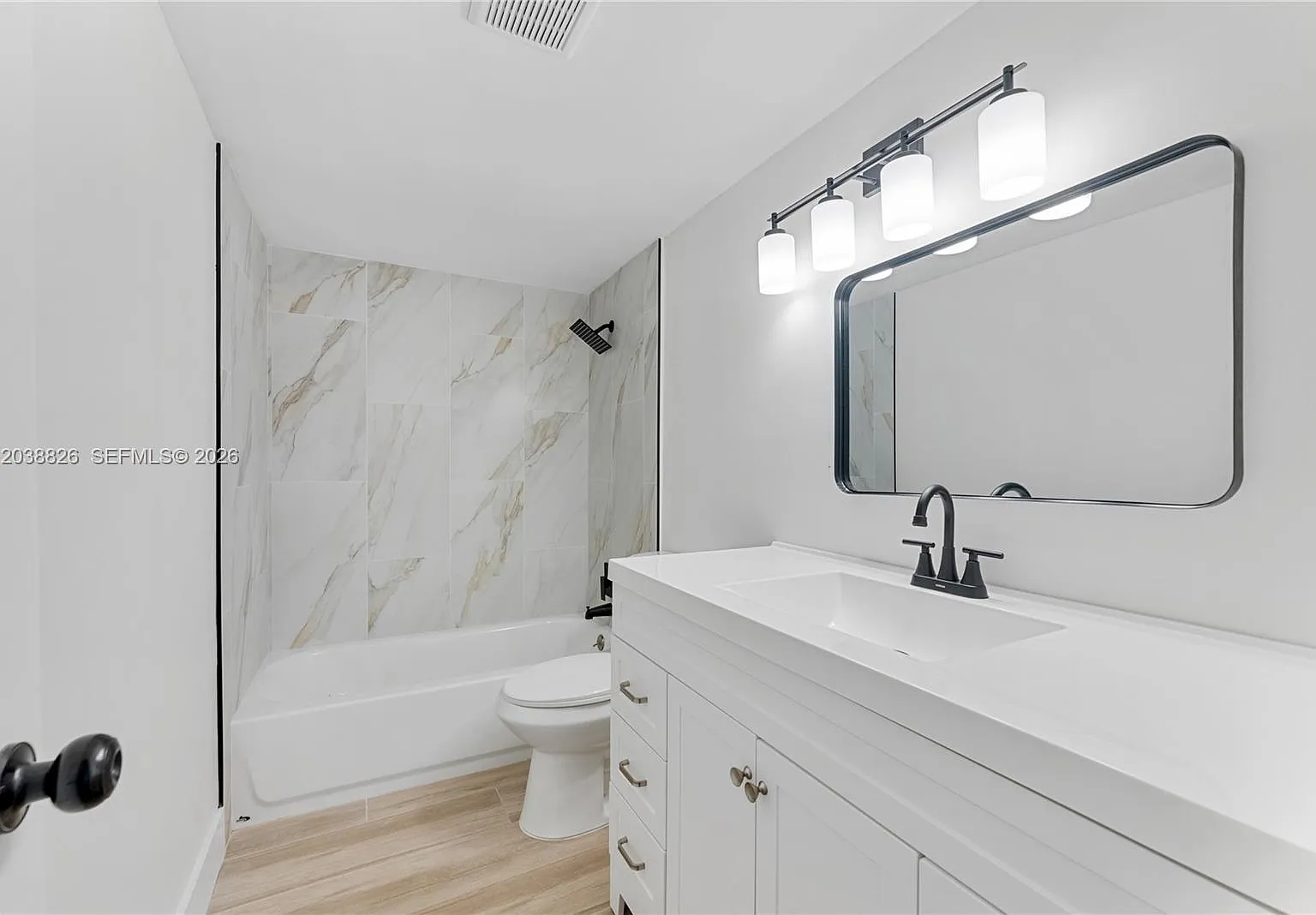 Lakes Garden Condo — Photo 4