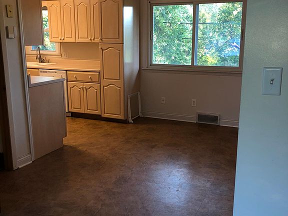 4th image of 204 Matthies Dr