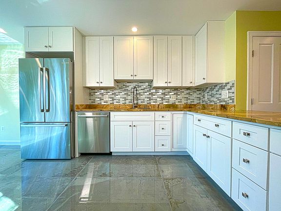 Kitchen French door refrigerator, dishwasher