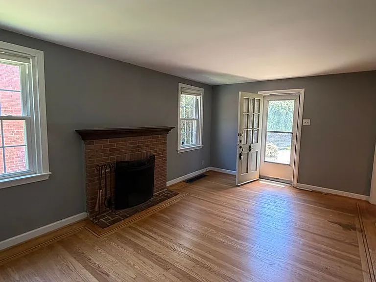 35 Moreland Rd — Photo 5