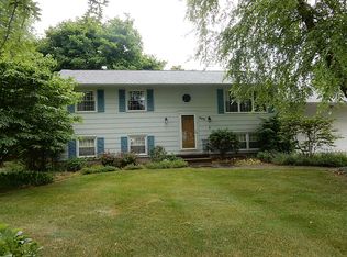 2037 Meadow Dr, Palmyra, NY 14522