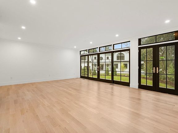 4th image of 365 Worcester St