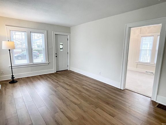 5th image of 118 W 12th St