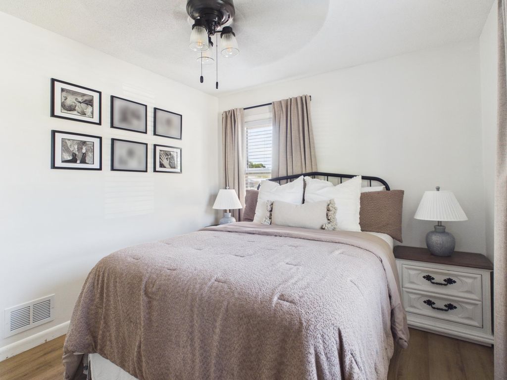 819 McMillan St, Holdrege, NE - View 6