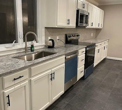 2nd image of 401 Forest View Rd