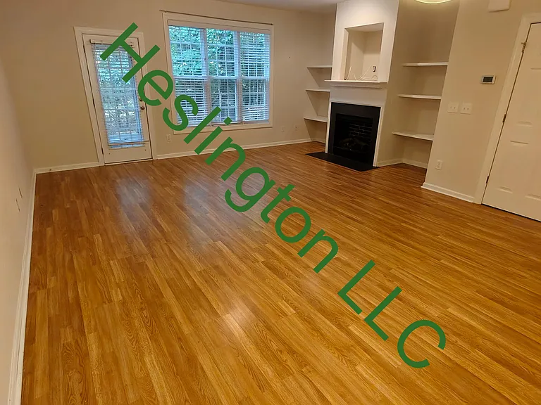 205 Sir William Ln — Photo 2