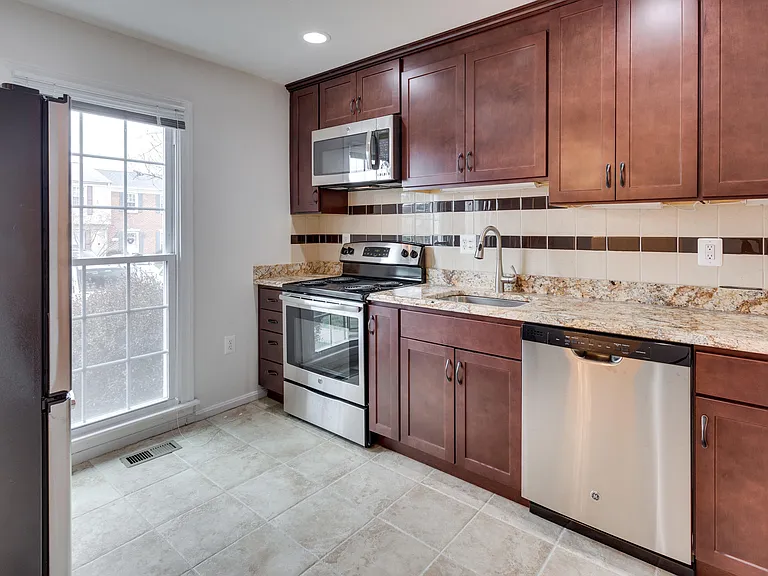 2961 Cashel Ln — Photo 4