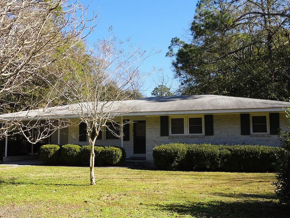 1st image of 2105 Hillcrest Dr
