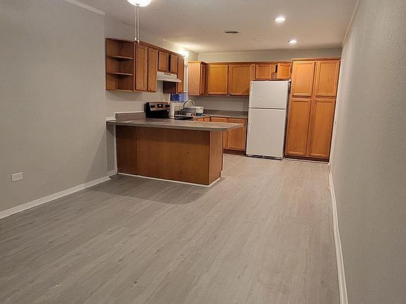 2nd image of 5112 Grove St