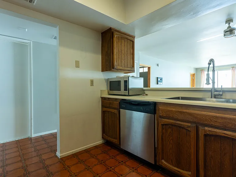 5125 Harold Way #202 — Photo 29