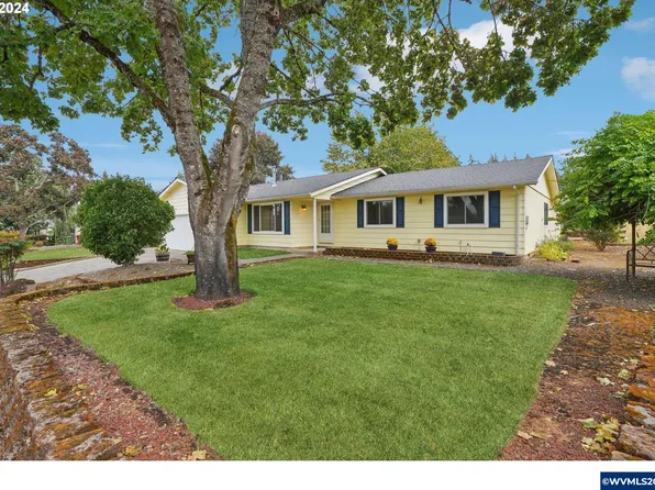 325 Hazel St W, Silverton, OR 97381