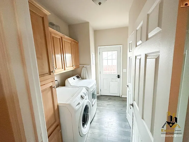 318 Hickory St — Photo 4