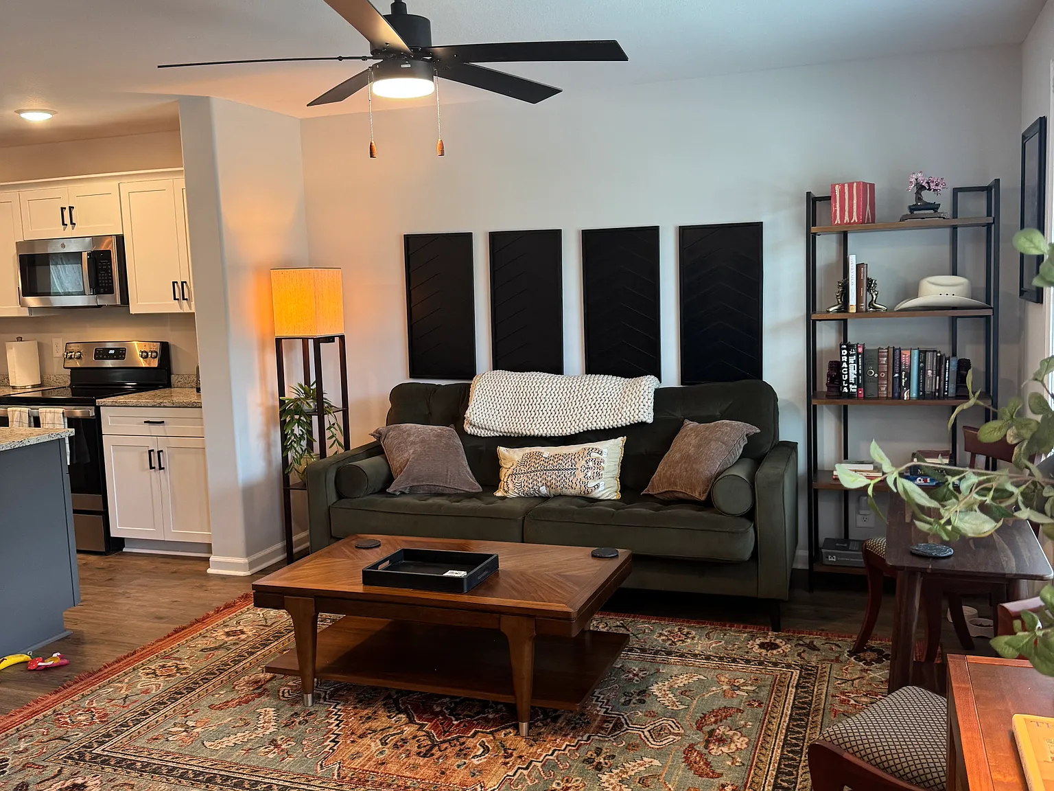 3 bed, 2.5 bath, 1271 sqft, $1,750 — Photo 3