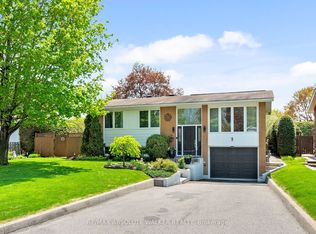 5 Herrington Ct, Ottawa, ON K2H 6B9
