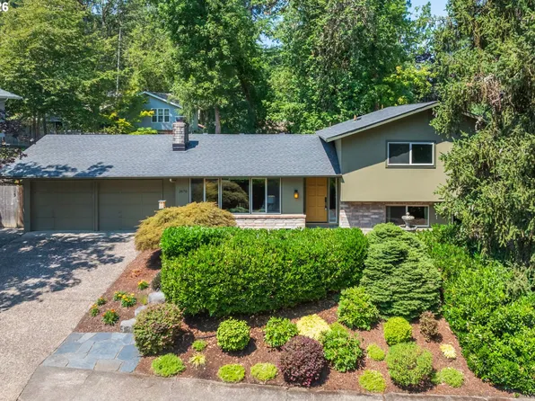 2670 Windsor Cir E, Eugene, OR 97405
