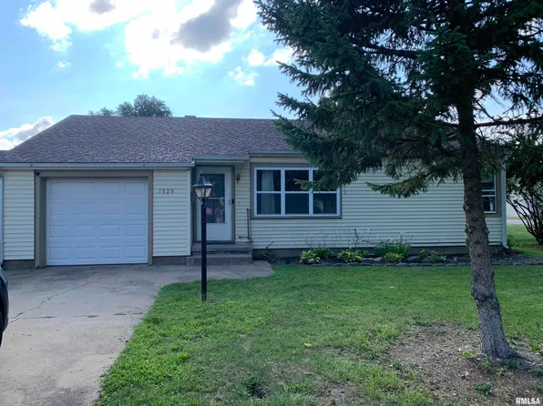 1529 N Santa Fe Ave, Chillicothe, IL 61523