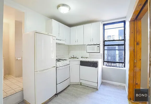 Rented by Bond New York | media 31