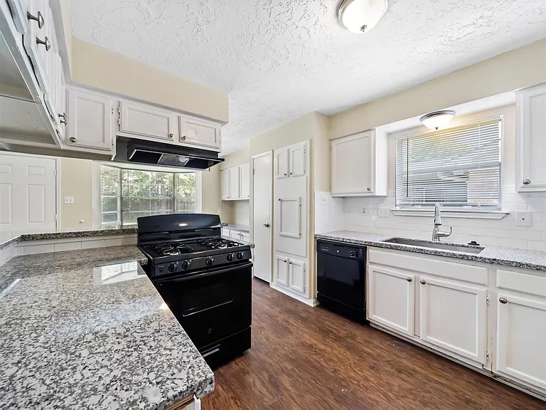 7962 Southmeadow Dr — Photo 8