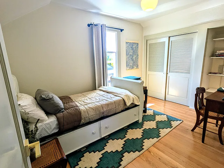 1149 SW Brockwood Ave — Photo 5