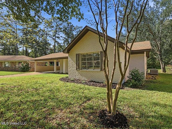 2nd image of 3443 Beaumont Dr