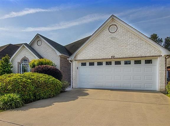 3rd image of 1704 Valley Brook Ln
