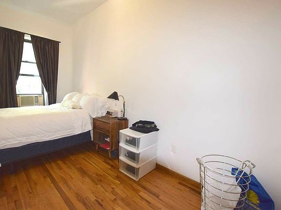 3rd image of 49 W 73rd St APT 4B