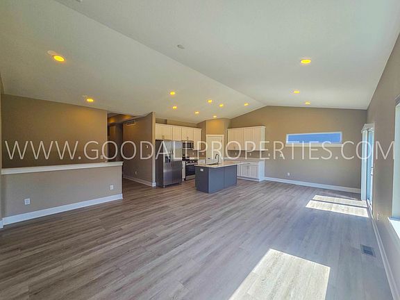2nd image of 650 NW Rosemont Dr