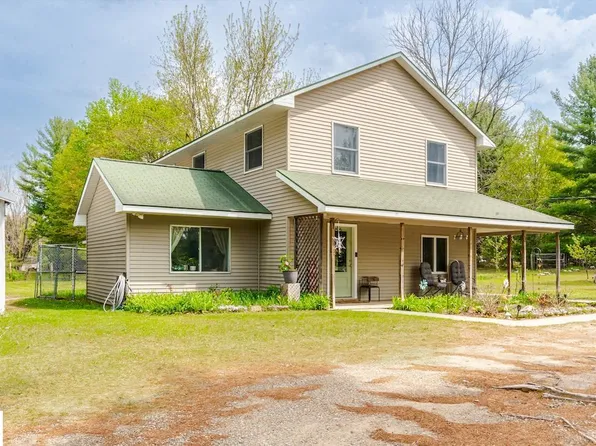 10942 Thiel Rd, Traverse City, MI 49685