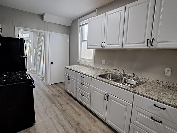 3rd image of 3328 Glen Mawr St