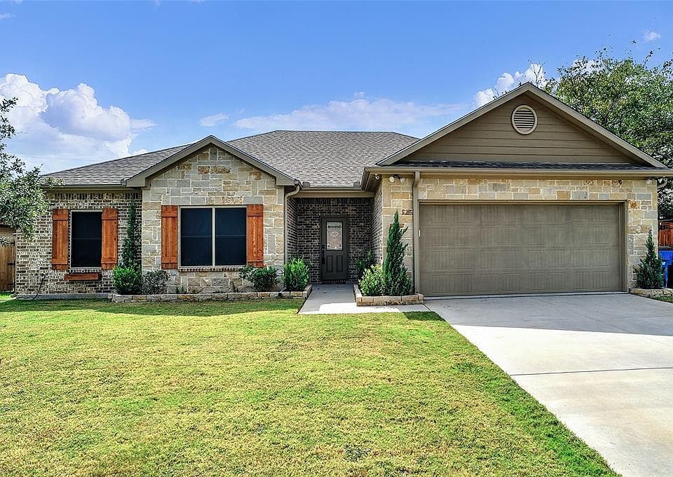 1st image of 313 Red River Dr