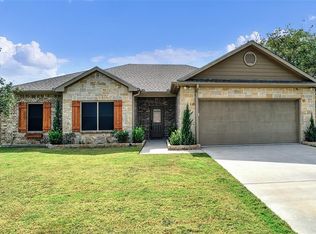 313 Red River Dr, Whitesboro, TX 76273