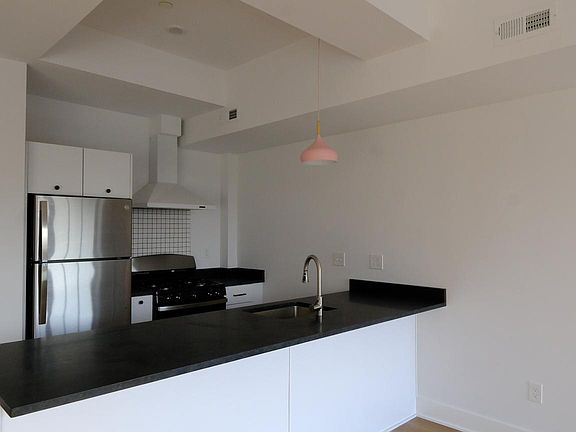 5th image of 3148-3152 Richmond St #5