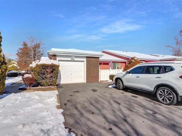 507 Flair Court W, Saint James, NY 11780