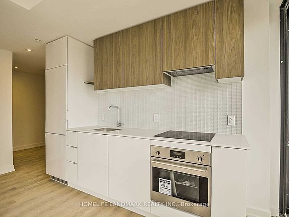 4th image of 161 Roehampton Ave #1005