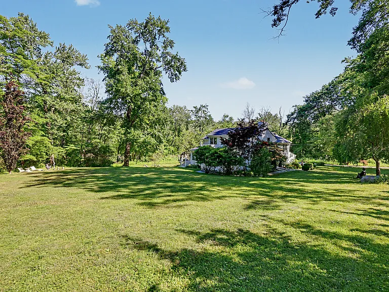 84 Hunting Ridge Rd — Photo 32