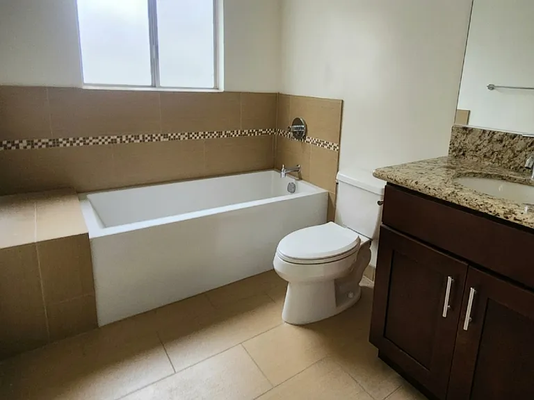 1850 Greenfield Ave #12 — Photo 12