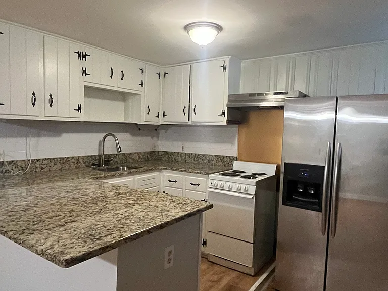 355 5th St NE #5 — Photo 3