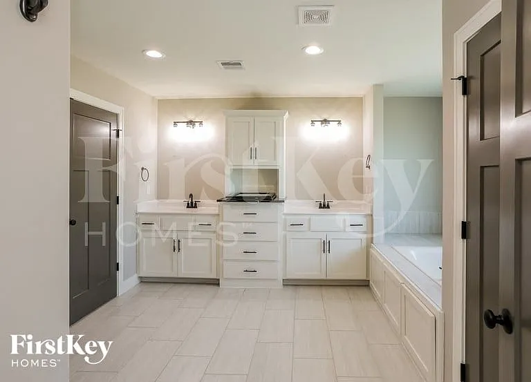 2217 NE Janessa Dr — Photo 7