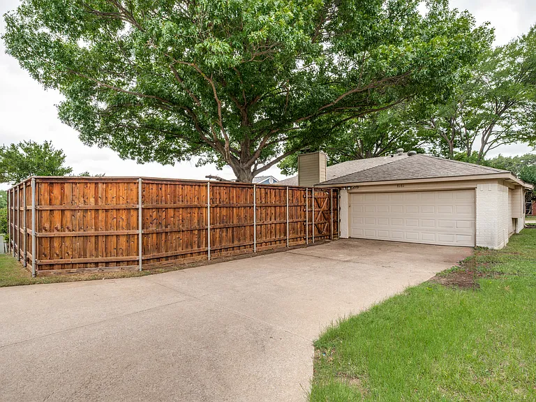 8181 Willow Creek Dr — Photo 26