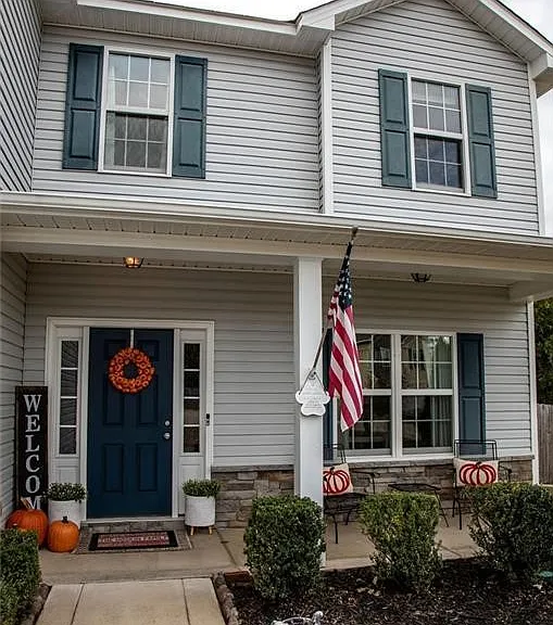 1246 Brickyard Dr — Photo 2