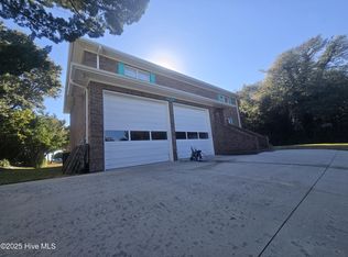 5901 McLean Dr, Emerald Isle, NC 28594