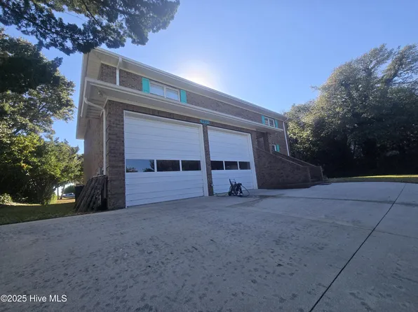 5901 McLean Dr, Emerald Isle, NC 28594