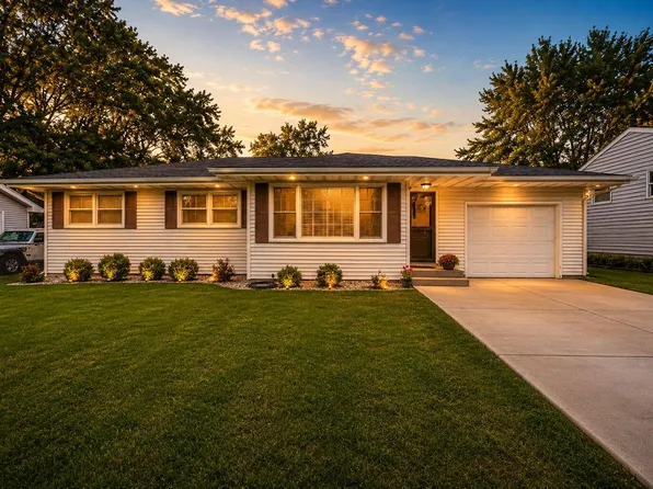 520 Park Ave, Chesterton, IN 46304